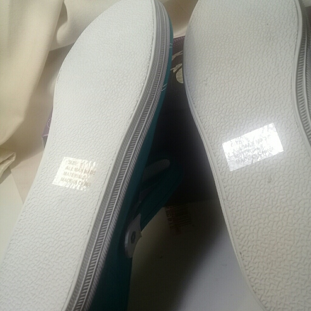 Shoes - Picture 4 of 5